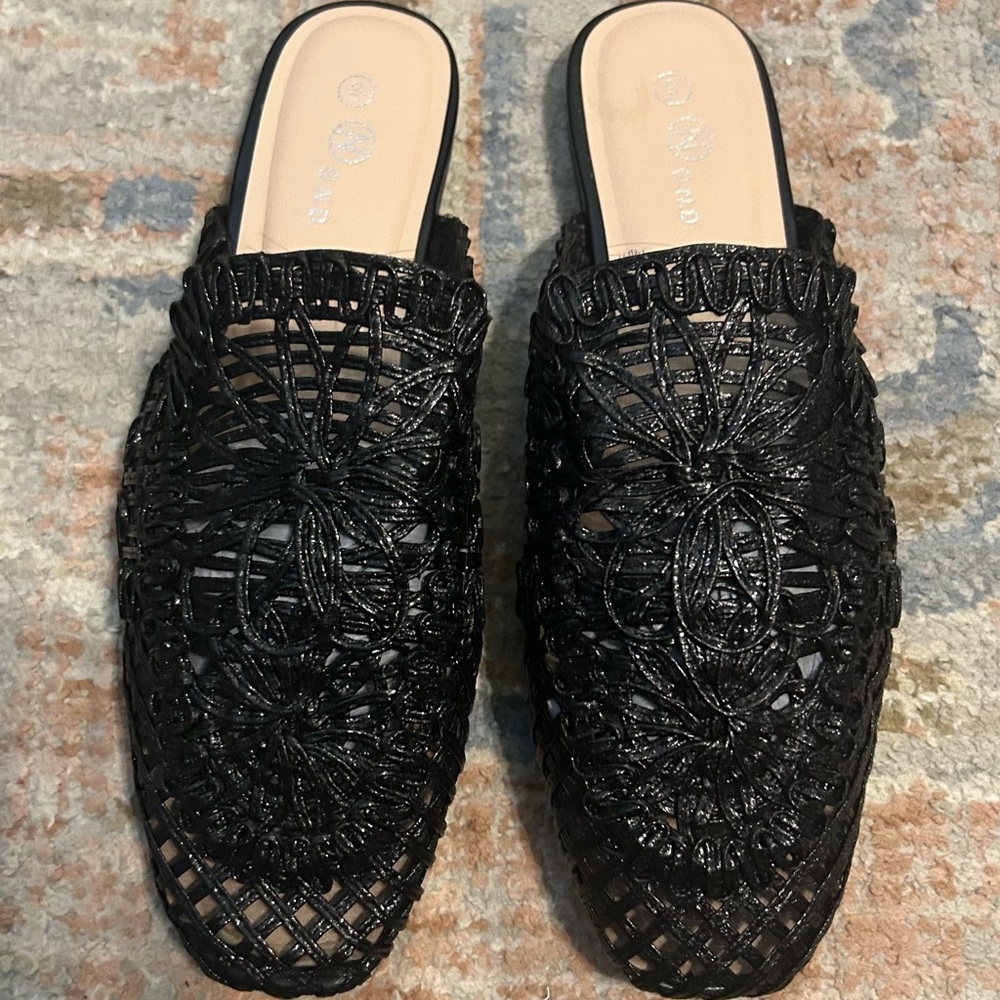 Chic Black Woven Mules for Women